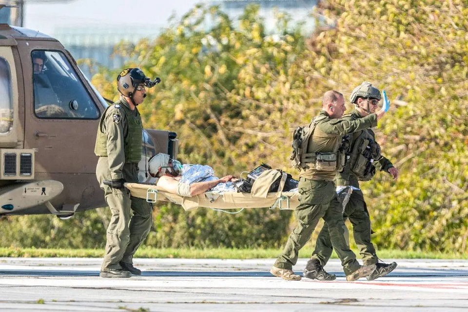 Dhaawaca askari Israeli oo la sido.jpg